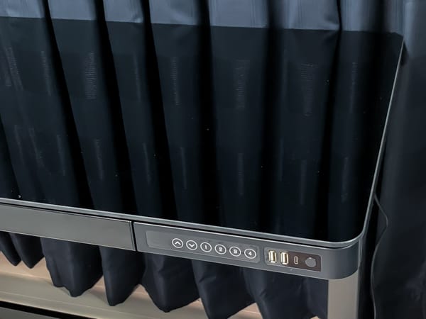 FLEXISPOT EG8 Review - 在宅立ち仕事デビュー！ガラス天板で